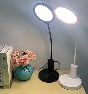 LED Desk Lamp (Wireless Charging)
